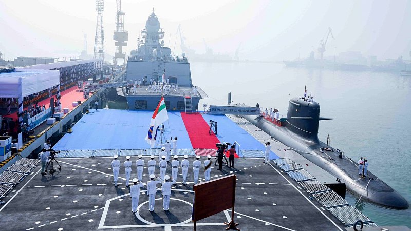 Церемония ввода в эксплуатацию подлодки "Вагшир", фрегата "Нилгири" и эсминца "Сурат", Индия Церемония ввода в эксплуатацию подлодки "Вагшир", фрегата "Нилгири" и эсминца "Сурат", Индия